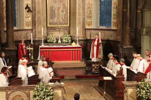 Bishop Sarah attends Diocese of London Healing Service