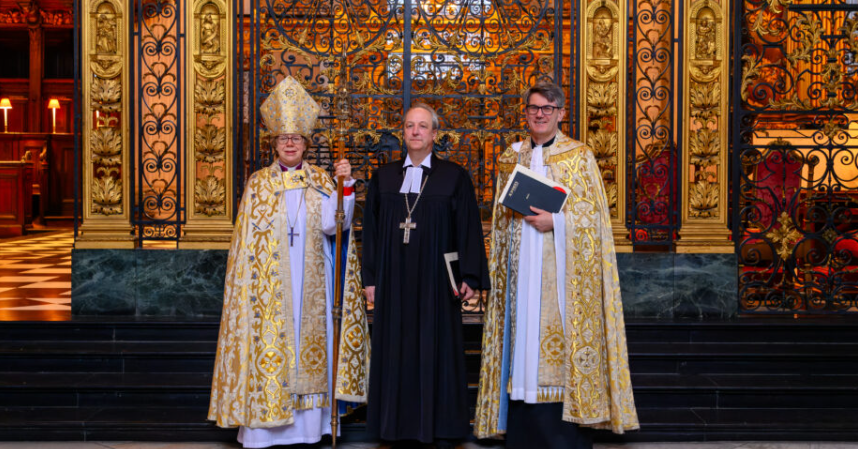 Bishop Sarah welcomes Bishop of Berlin as an Honorary Canon at St Paul’s Cathedral